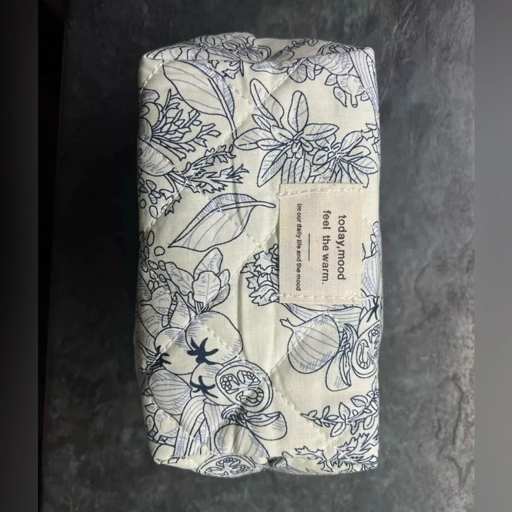 “Today Mood” Floral Quilted Makeup Bag – Soft & Stylish! - Picture 2 of 2